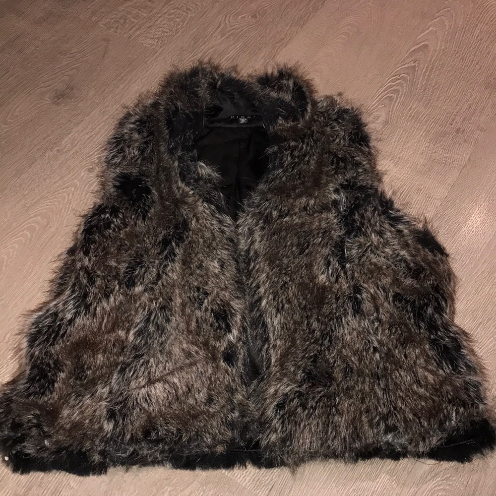 Faux fur vest size large